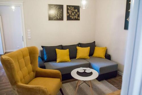 Stare Miasto Apartment | Pet-Friendly Gold Garden by Rentoom: Rated 9.1/10