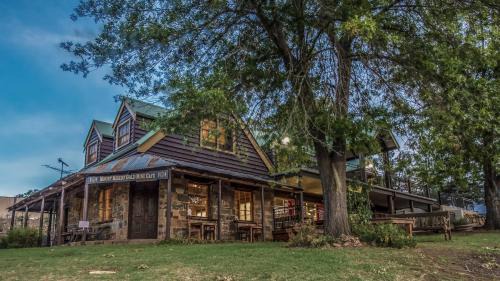 Nundle House | Inviting Gold Mine Guest House with Family-Friendly Amenities
