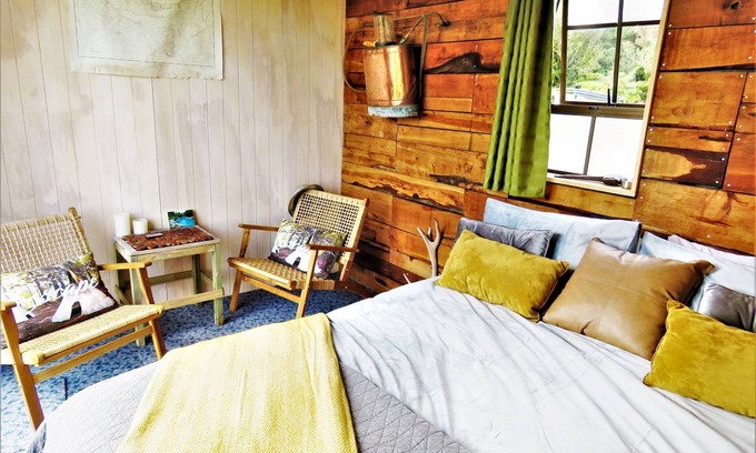 Hokitika Cabin | GOLD NUGGET HUT - Off-grid Glamping Site on a farm in Hokitika