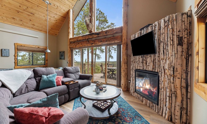 Deadwood House | Top-Rated Gold Nugget Lodge on Scenic Wooded Acres