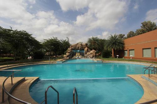 Venkatapura Resort | Explore Golden Amoon Resort: Family-Friendly Oasis with Pool