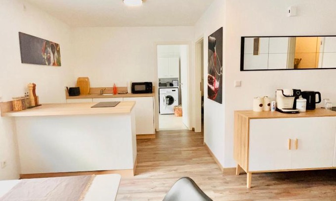 Sudstadt Apartment | Highly Rated Golden Apartment in Schwabach for Families