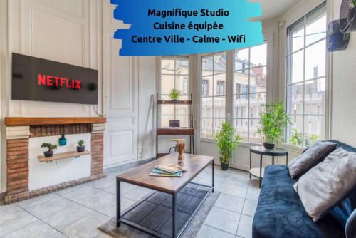 Abbeville Apartment | Golden Bridge: Tranquil Stay in the Heart of the City