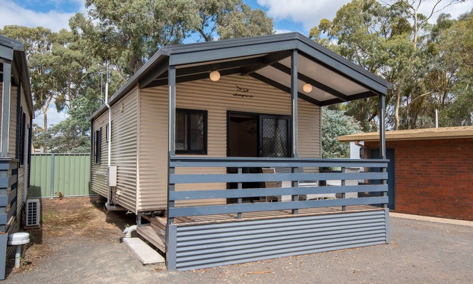 Maryborough Hotel | Relax at Golden Country Motel & Caravan Park: Rated 8.8/10