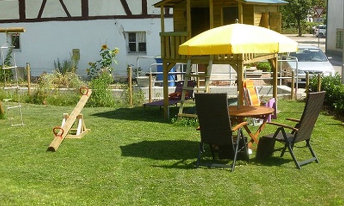 Salem Apartment | Golden Delight: Family-Friendly Stay with Kitchen & Garden