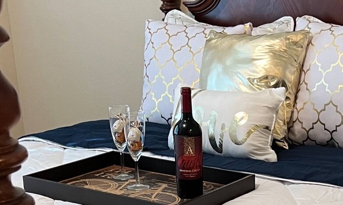 Northside Apartment | Discover Golden Dream Retreat: Lakeview Haven Near Jax INT