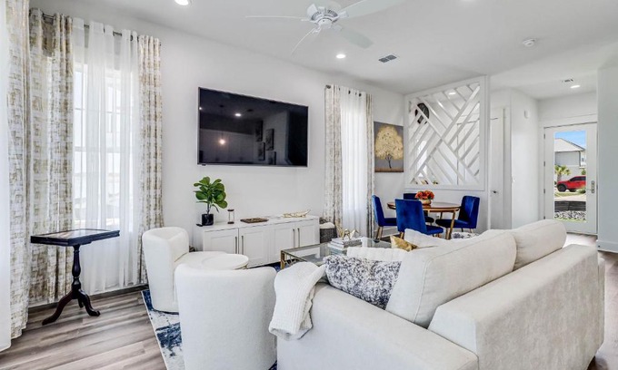 Rockport Villa | Relaxing Retreat at Golden Dreams on St. Charles Bay