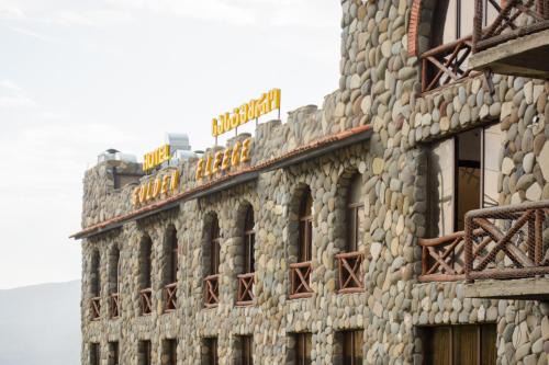 Mtskheta Hotel | Explore Golden Fleece: Eco-Friendly Stay with Hot Tub