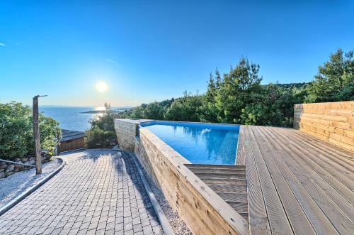Jezera Resort | Golden Haven Luxe Glamp Resort: Oceanfront Retreat Awaits