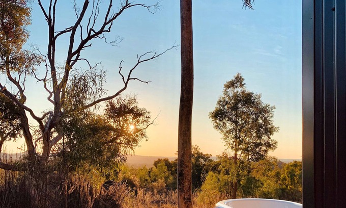 Frog Rock Cabin | Serene Sunset Cabin on 25-Acre Farm Near Mudgee Wineries