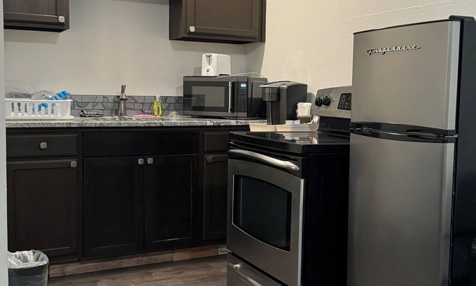 Kent Hotel | Golden Kent Motel: Family-Friendly with Charming Amenities