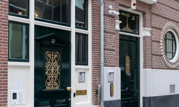 De Weteringschans Apartment | Comfortable Stay at Golden Mansion Aparthotel for Families
