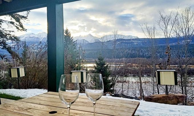 Golden House | Unwind at Golden Mountain View Suites with Spa & Hot Tub
