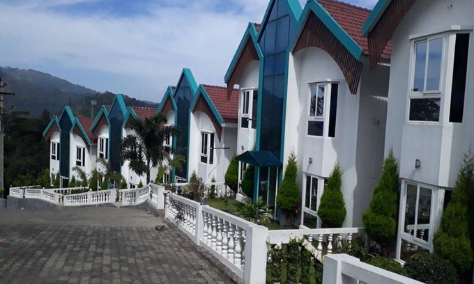 Yercaud Hotel | Cozy Golden Nest with Family-Friendly Amenities Included