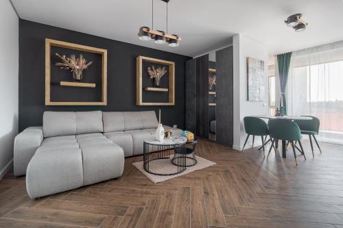 Oradea Apartment | Golden Noir Retreat