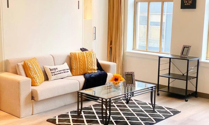 Downtown Newark Apartment | Cozy Golden Nugget: Pet-Friendly Comfort Near EWR