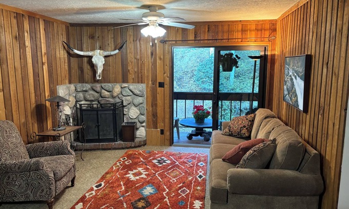 Red River Condo | Golden Nugget: Cozy Condo with Fireplace & Free WiFi