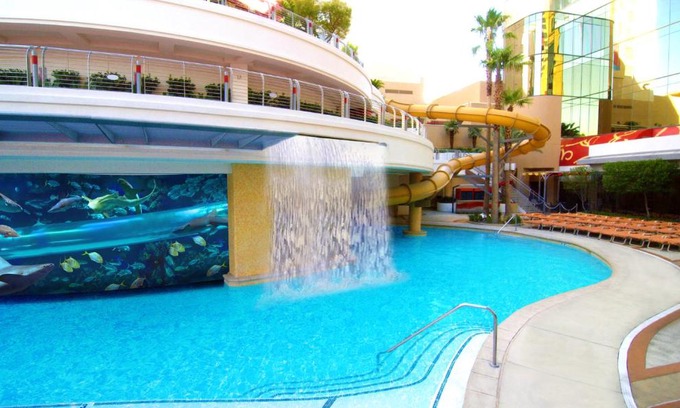 Downtown Las Vegas Resort | Discover Golden Nugget Hotel & Casino: Pet-Friendly Oasis