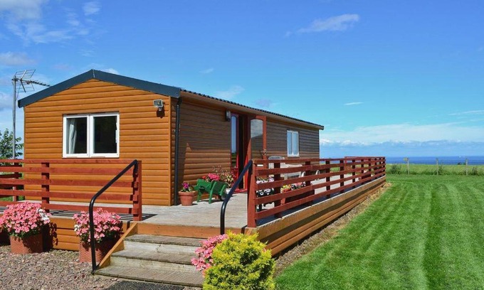Dunbar Apartment | Golden Oak Chalet - Family-Friendly Retreat with 10/10 Rating
