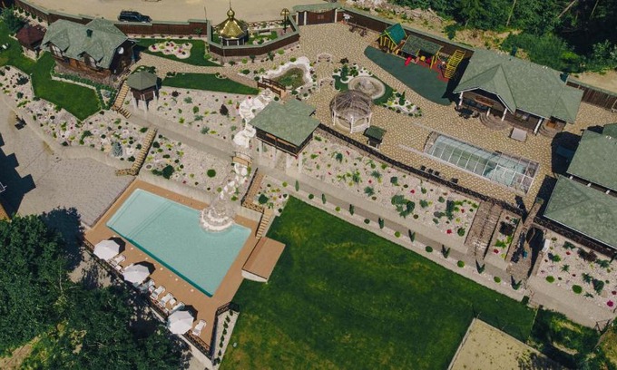 Transcarpathia House | GOLDEN ORSAG: Oceanfront Haven with Private Pool & Breakfast