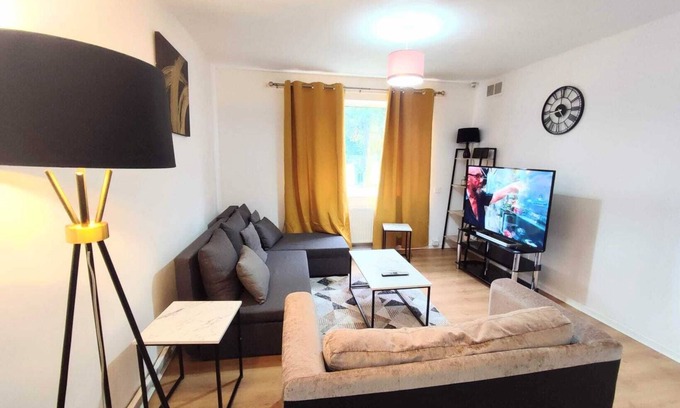 North Shields Apartment | Golden Palace: Enjoy Free Parking & Family-Friendly Stay