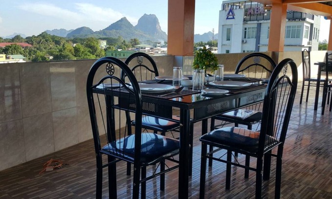 Hpa-An Hotel | Welcoming Golden Palace Hotel Hpa An with Breakfast Included