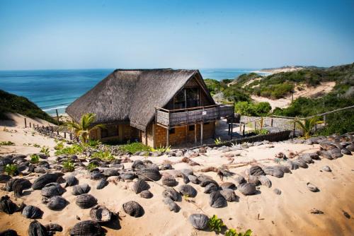 Inhambane Cabin | Beachfront Escape at Golden Palms Resort, Inhambane Bay
