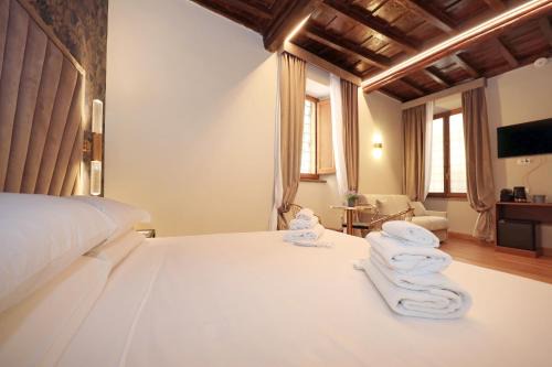 Rione IX Pigna House | Guest Rated: Golden Pantheon Rooms - Family-Friendly Getaway