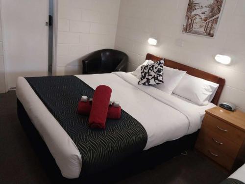 Peak Hill Hotel | Relaxing Getaway at Golden Peak Motel PeakHill with Ocean View