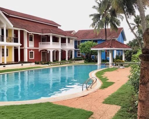 Betalbatim Apartment | Golden Sands 2BHK Apartment with Oceanfront Pool Views