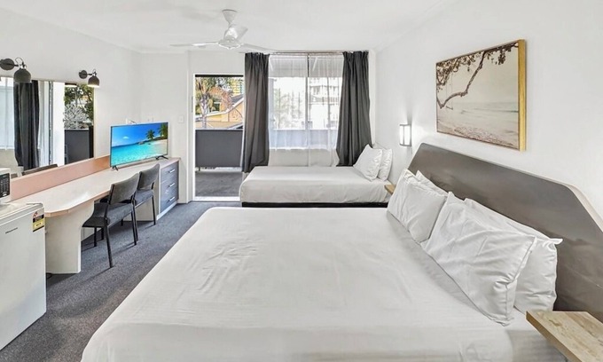 Forster Hotel | Family-Friendly Golden Sands Motor Inn with Pool & Dining