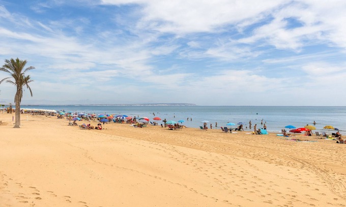 El Moncayo House | Relax at Golden SeaGuard by Fidalsa: Pet-Friendly Stay