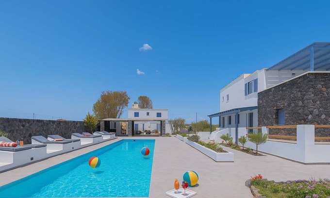 Agia Paraskevi House | Golden Sunrise Suites - Santorini Superior Suite