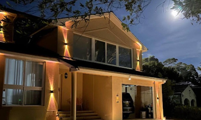 Marsfield House | Golden Swan Pool and Spa: Family-Friendly Fun Awaits