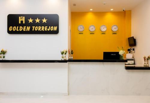 Torrejon de Ardoz House | Budget-Friendly Stay at Golden Torrejon with Hot Tub Access