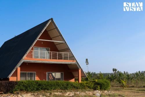 Heggadadevankote Villa | Experience StayVista at Golden Triangle with River View & Bonfire