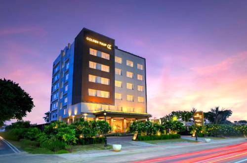 Taj Ganj Hotel | Elegant Golden Tulip Agra: Pool, Ocean View & Spa Retreat