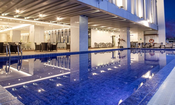 Makassar Hotel | Discover Golden Tulip Essential Makassar with Pool & Spa