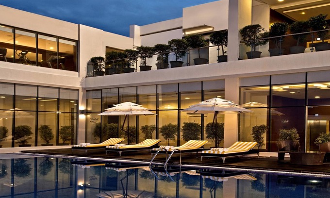 Auli Hotel | Premier Stay at Golden Tulip Lucknow with Pool & Dining