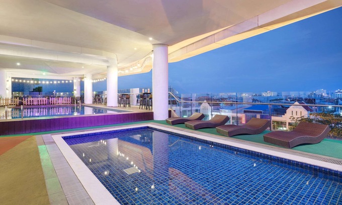 Pontianak Hotel | Inviting Stay at Golden Tulip Pontianak with Pool & Spa