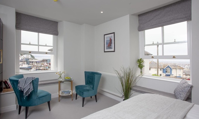 Brixham Hotel | Inviting Golden Vanity Maritime Suites: Cozy Suite for Two