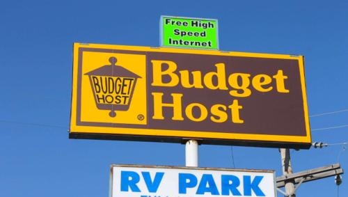 Junction City Hotel | Budget-Friendly Golden Wheat Inn in Junction City