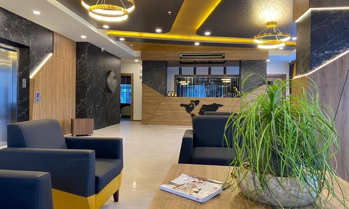 Konyaalti Apartment | Elegant Golden World Suite Hotel with Ocean View Pool