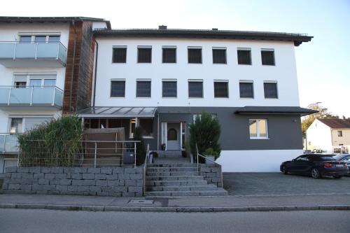 Dingolfing Hotel | Goldener Stern: Family-Friendly Stay with Great Amenities