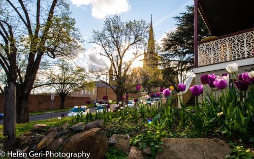 Bendigo House | Elegant Cobb & Co House: Family-Friendly Stay in Bendigo CBD