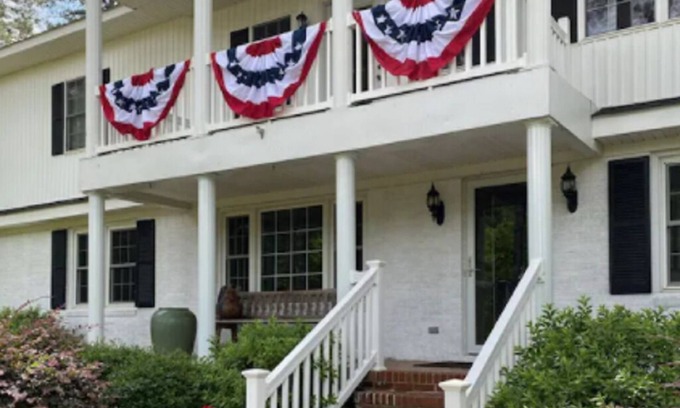Aiken Bed & Breakfast | Experience the Goldfinch Room at The Birdnest Inn