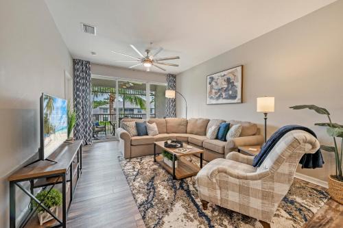 Naples Villa | Golf Condo Retreat with Pool & Lake Views Near Beaches