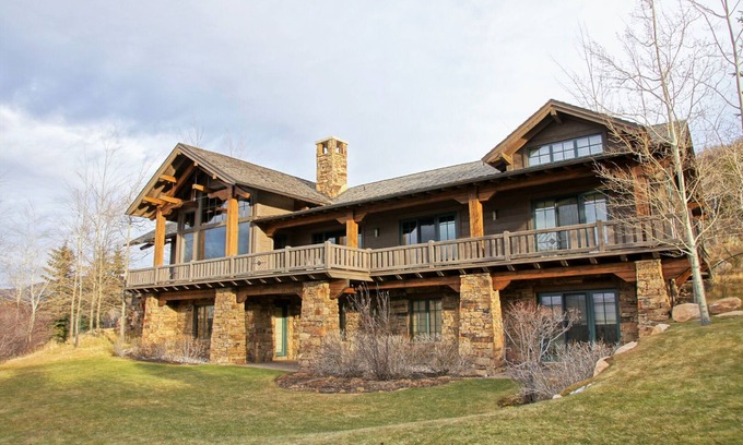 Edwards House | Exclusive Retreat: Hot Tub, Theater Room & Valet Parking
