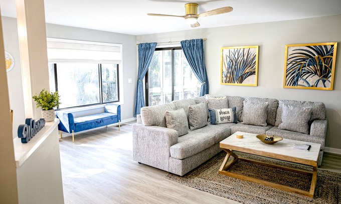Ocean Ridge Condo | Beachfront Condo with Sunroom & Pool Near Golf Course