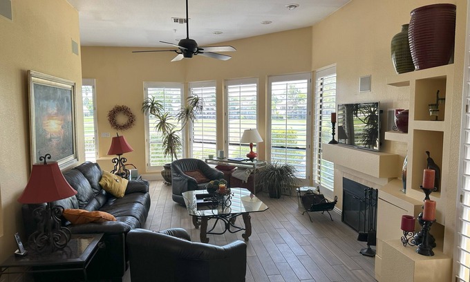 South Scottsdale Condo | Pet-Friendly Golf Course Condo with Pool & Spa Amenities